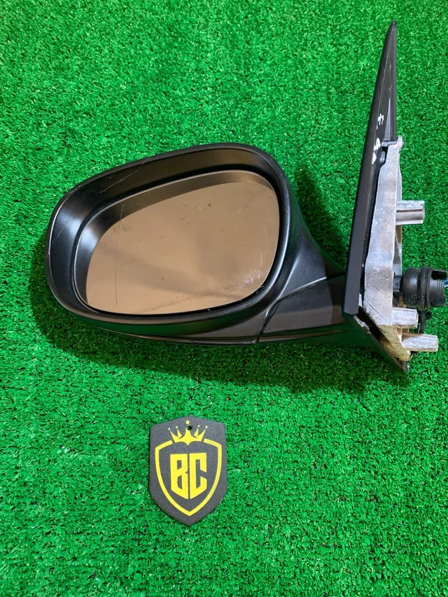 Espejo delantero izquierdo